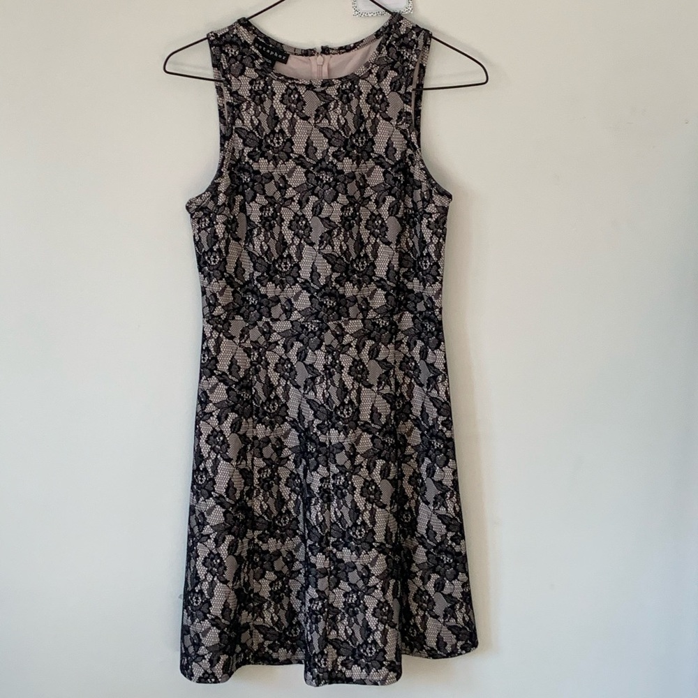 Metaphor lace sleeveless dress